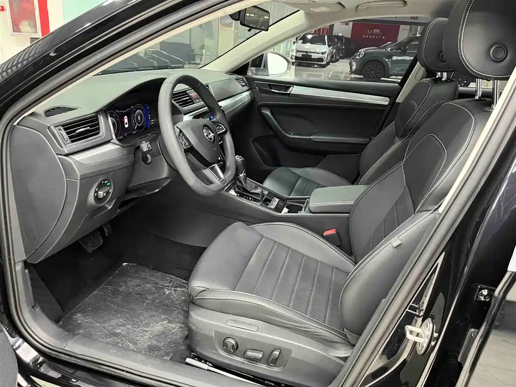 Skoda Superb 2025 — фото 11