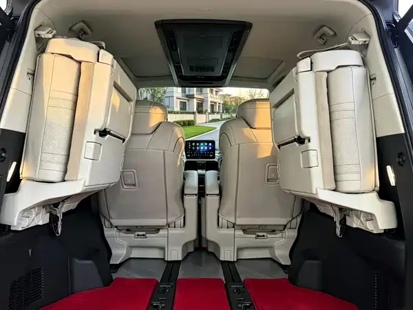 Lexus LM 2026