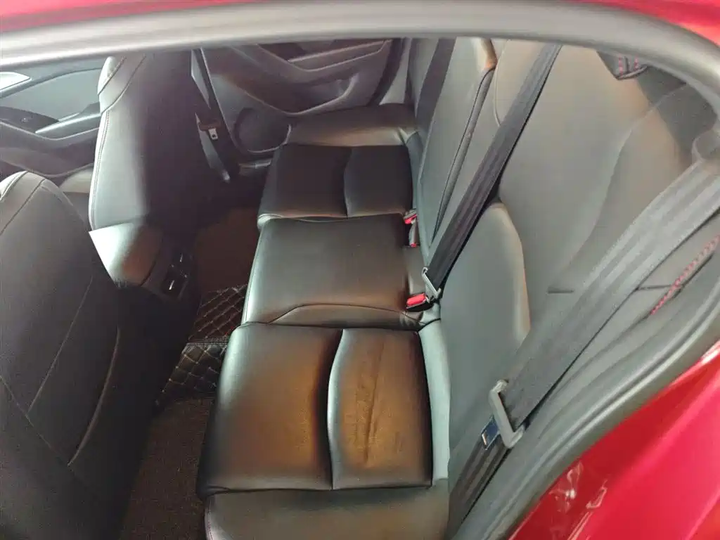 Mazda 3 Axela 2018 — фото 13