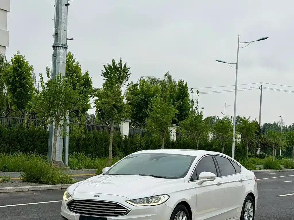 Ford Mondeo 2017 — фото 1