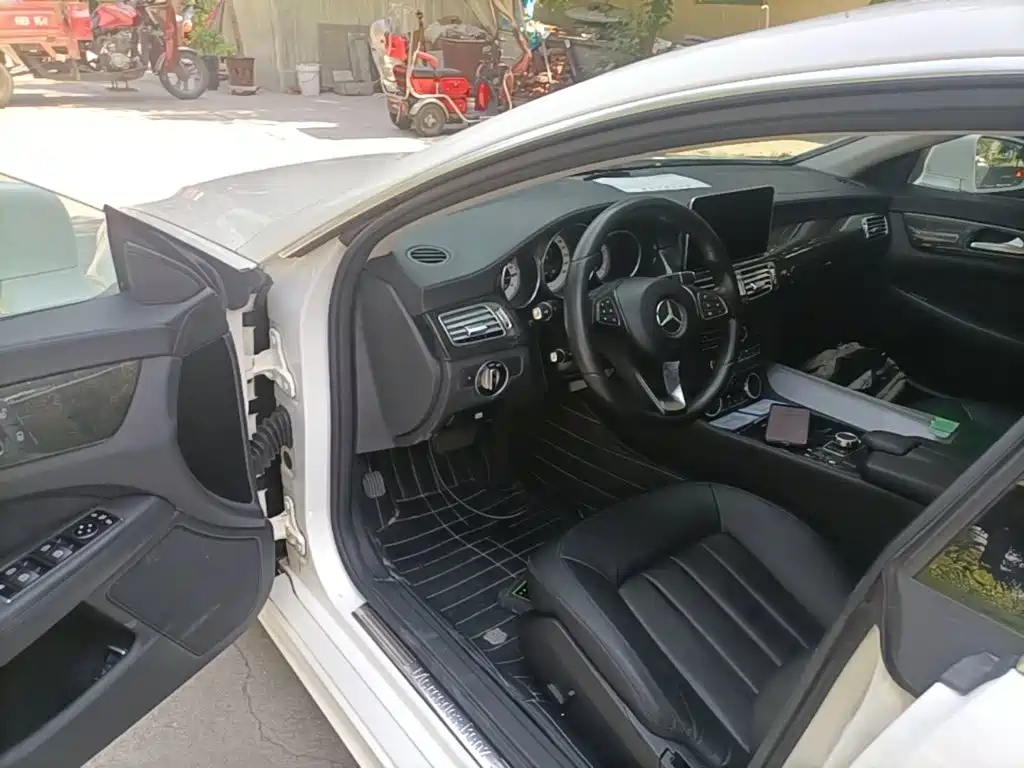 Mercedes-Benz CLS 2015 — фото 12