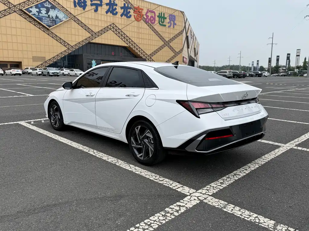 Hyundai Elantra 2023