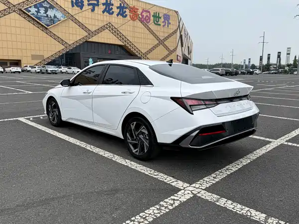 Hyundai Elantra 2023