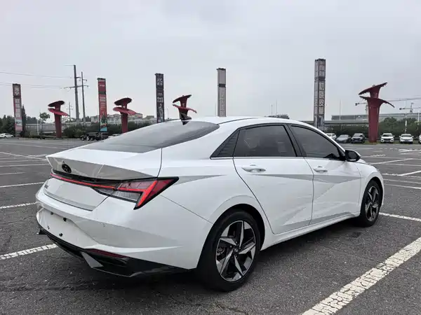Hyundai Elantra 2023