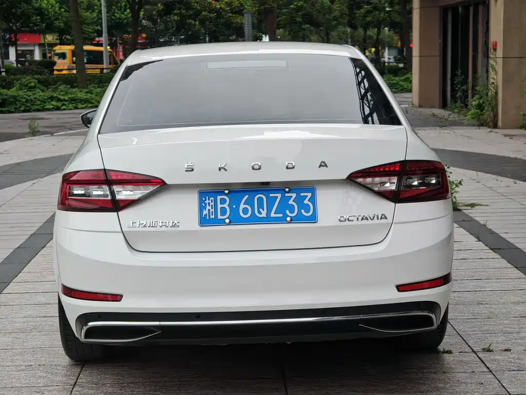 Skoda Octavia 2021 — фото 8