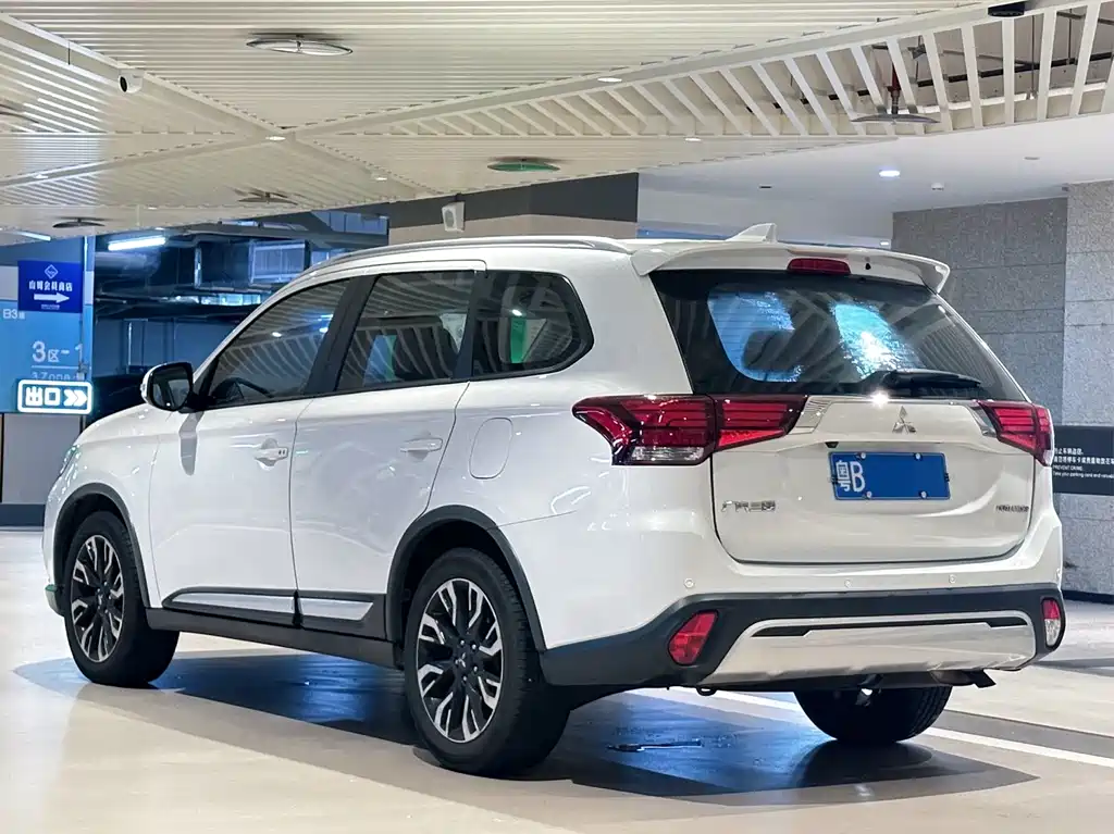 Mitsubishi Outlander 2019 — фото 6