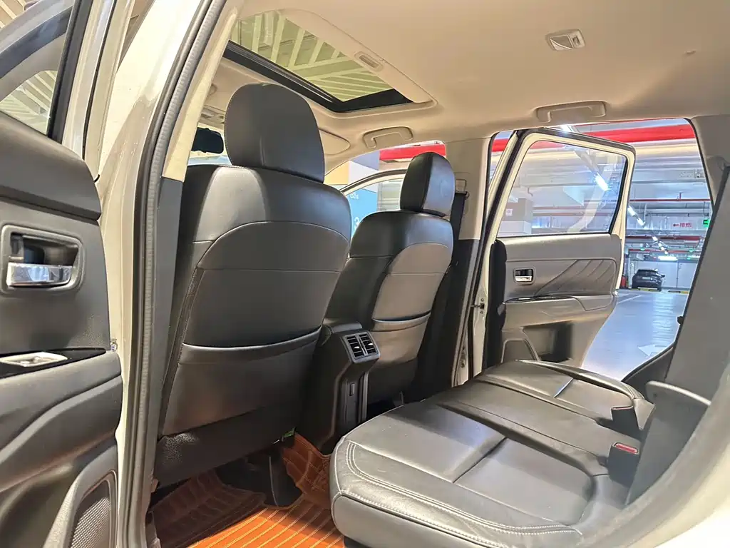 Mitsubishi Outlander 2019 — фото 13