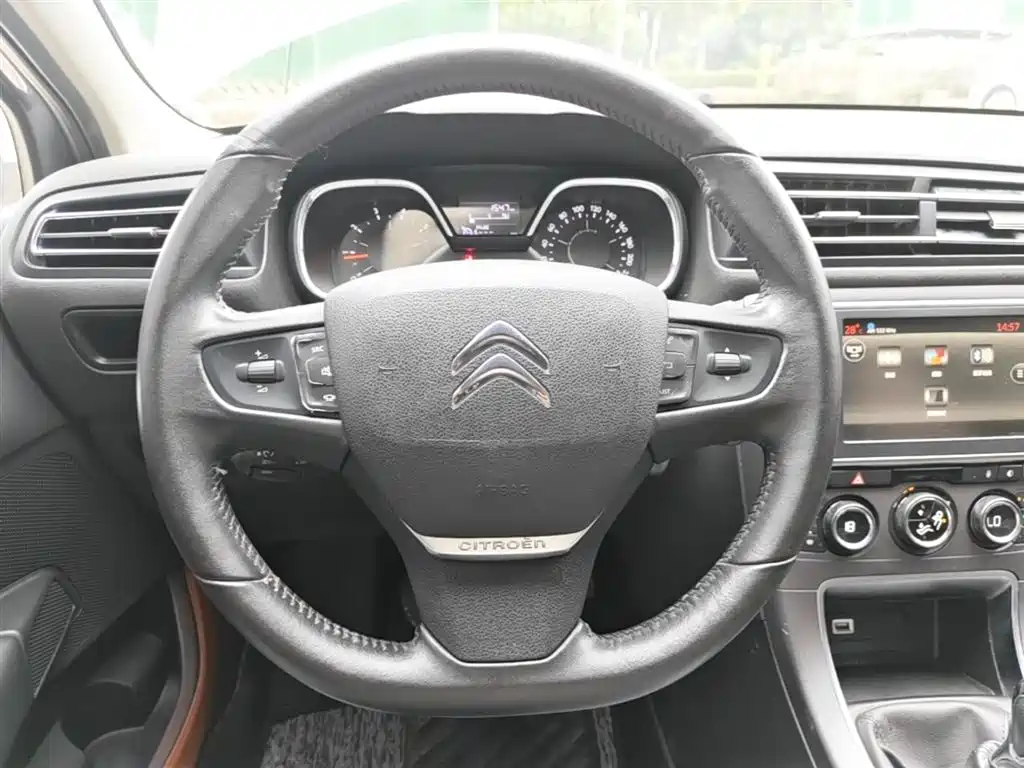 Citroen C4 2017 — фото 11