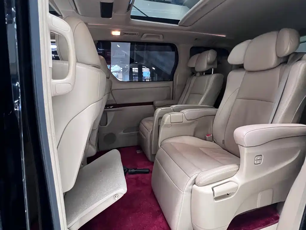 Toyota Alphard 2010 — фото 12