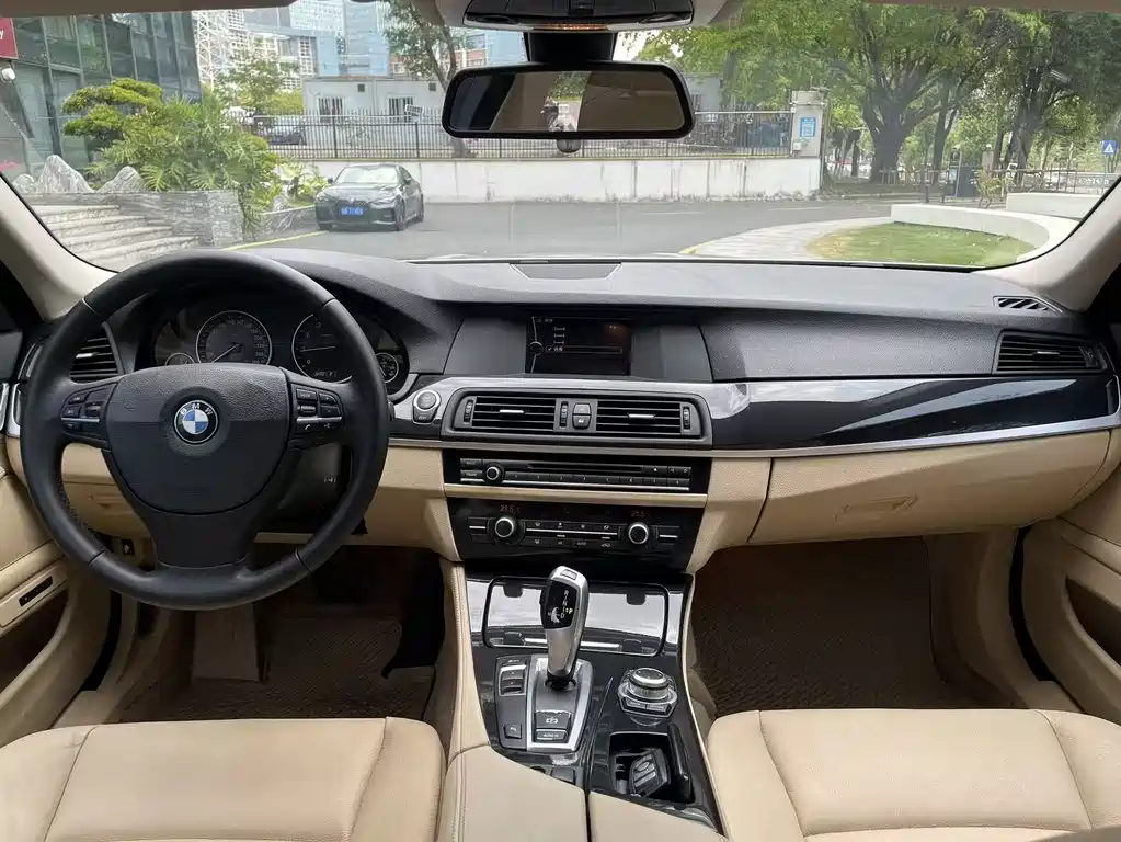 BMW 5 Series 2012 — фото 8