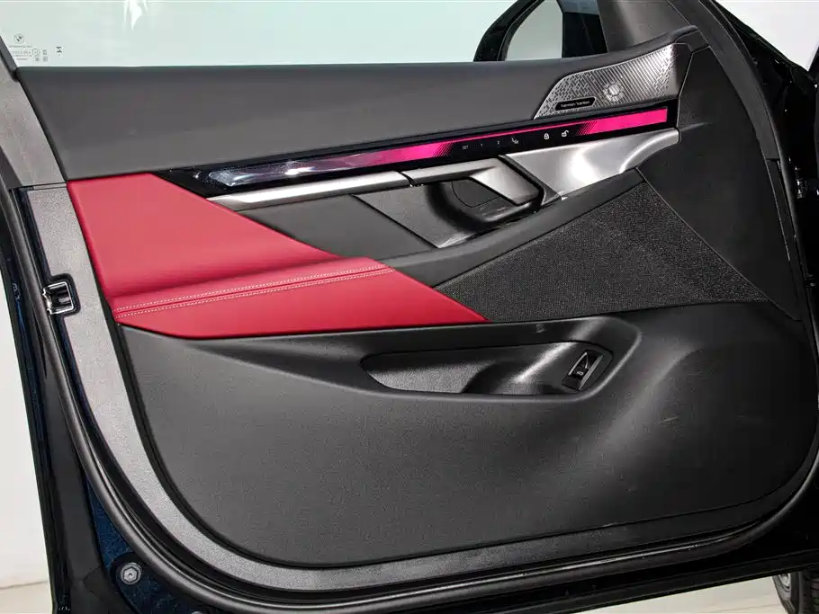BMW 5 Series 2025 — фото 16