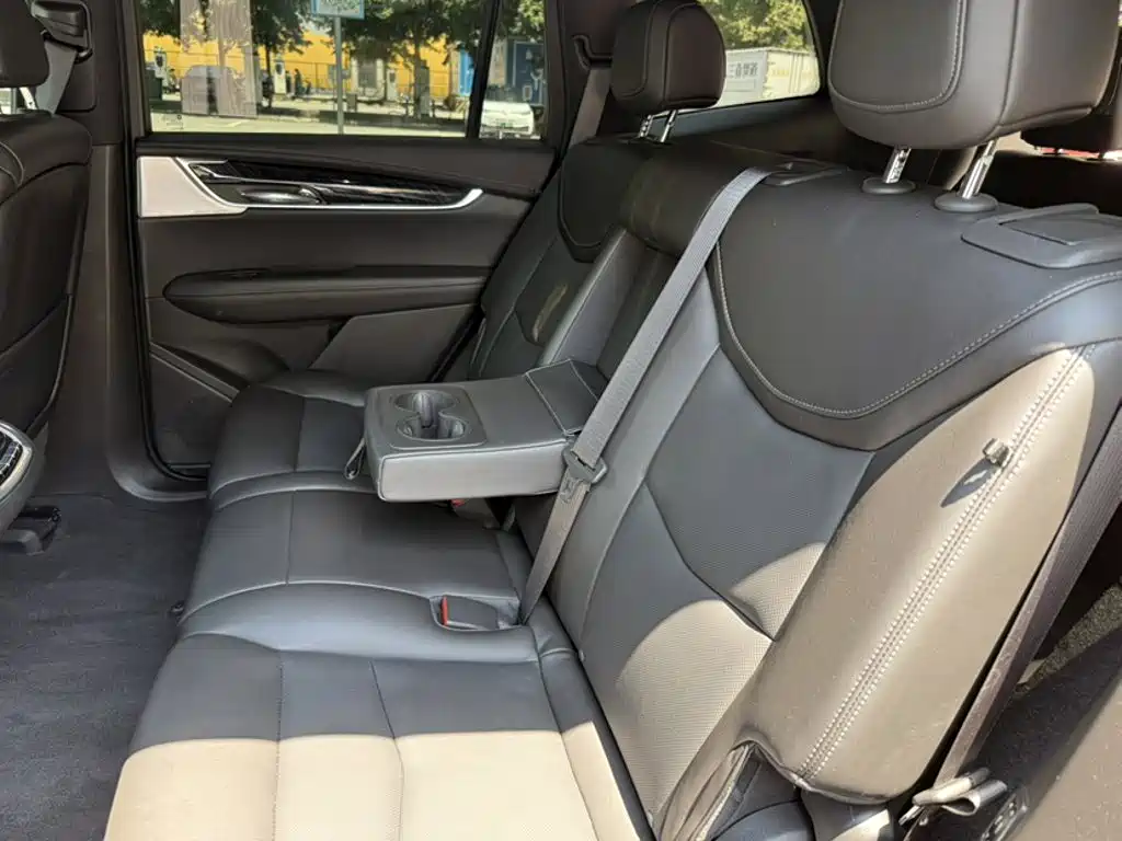 Cadillac XT6 2022 — фото 18