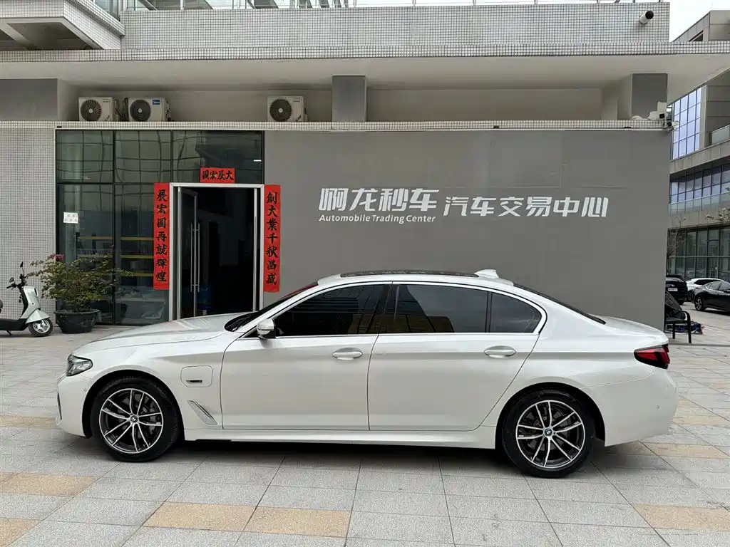 BMW 5 Series New Energy 2024 — фото 7