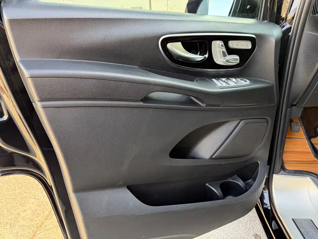 Mercedes-Benz Vito 2023 — фото 10