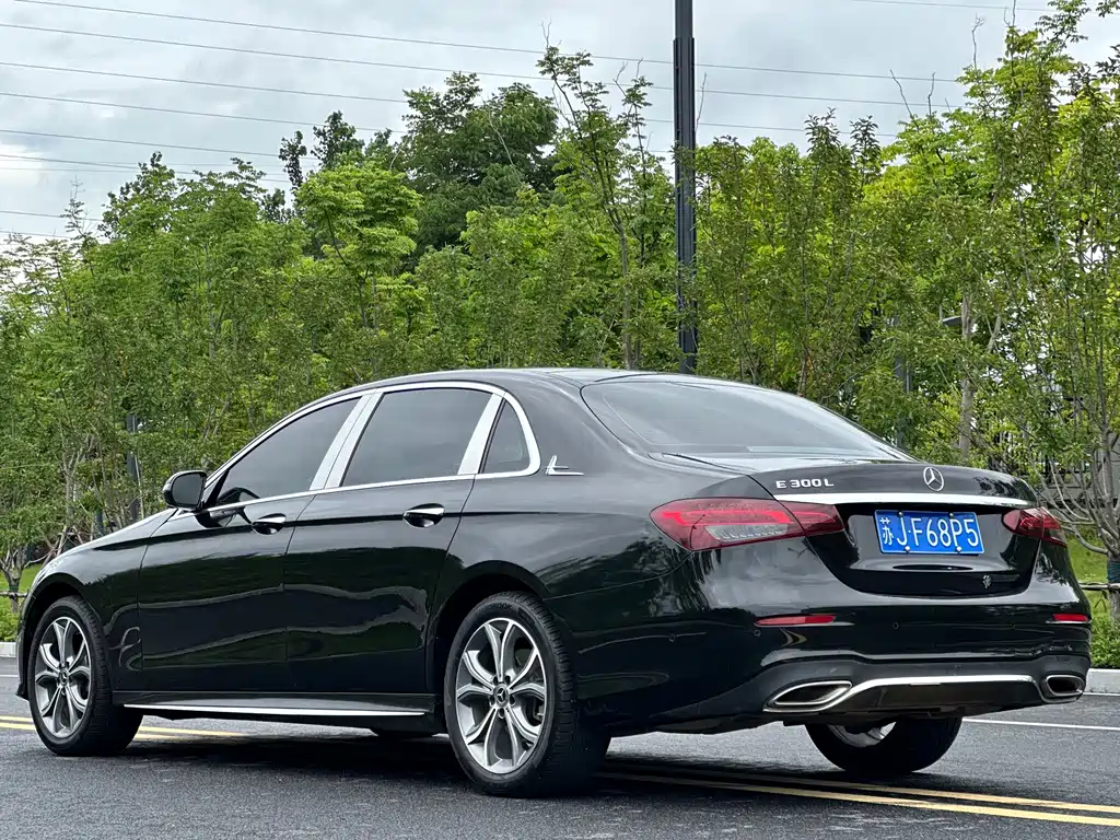 Mercedes-Benz E-Class 2020 — фото 19