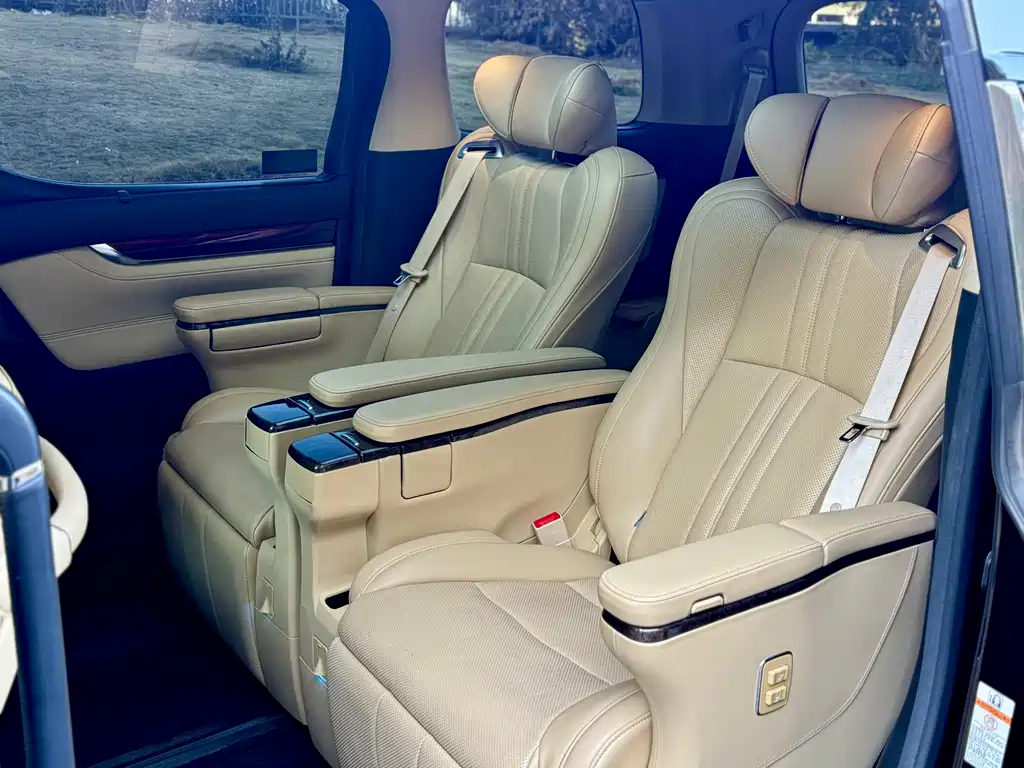 Toyota Alphard 2017 — фото 12