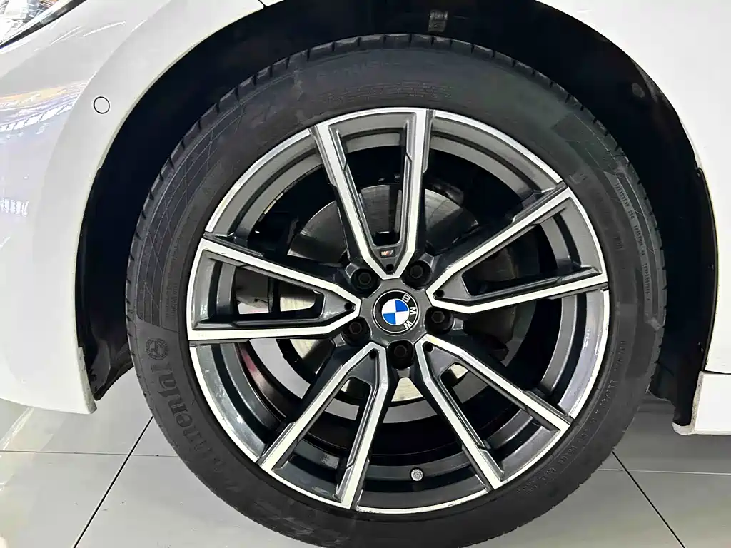 BMW 3 Series 2019 — фото 17