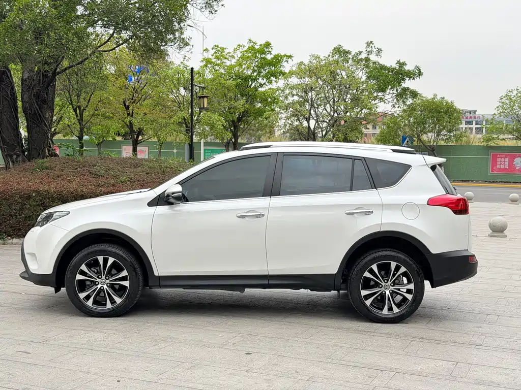 Toyota RAV4 2016 — фото 16