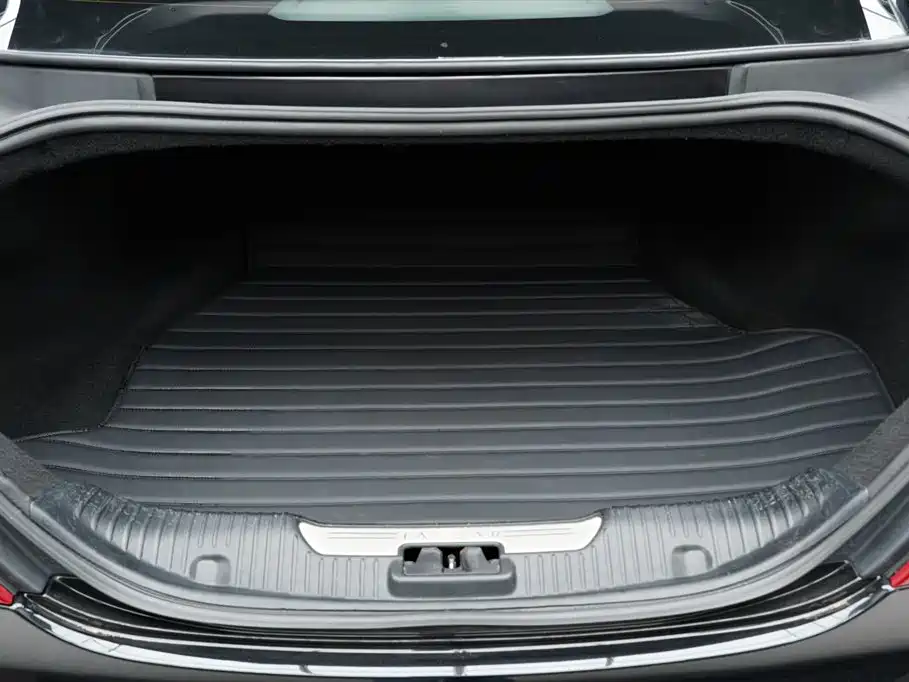Jaguar XJ 2013 — фото 27