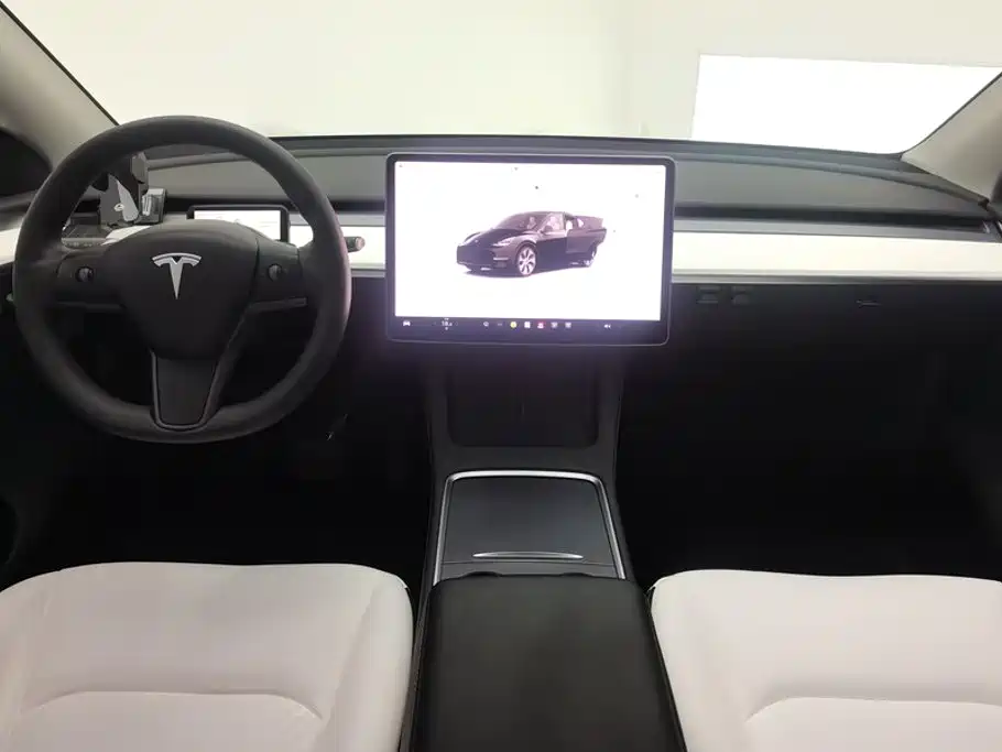 Tesla Model Y 2023 — фото 12