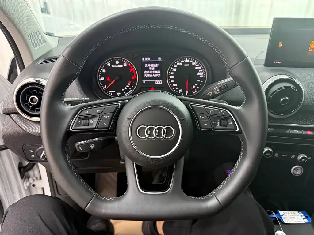 Audi Q2L 2023 — фото 14