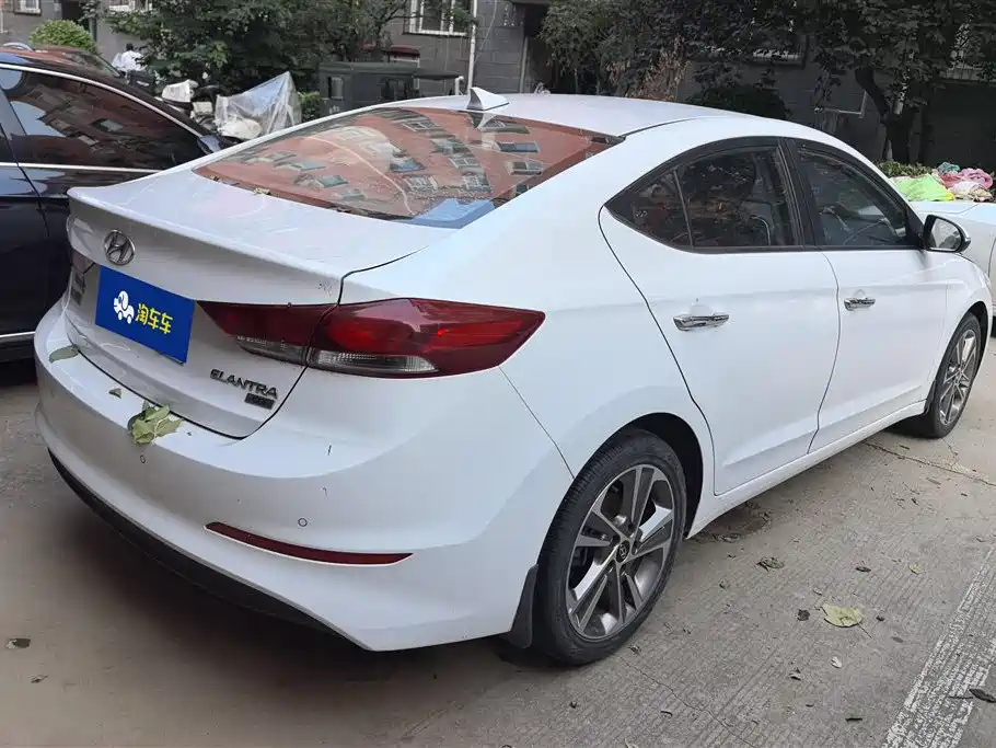 Hyundai Elantra 2019 — фото 3