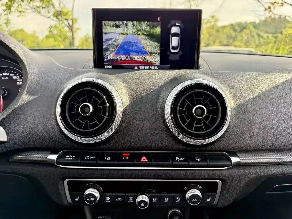 Audi A3 2019 — фото 14