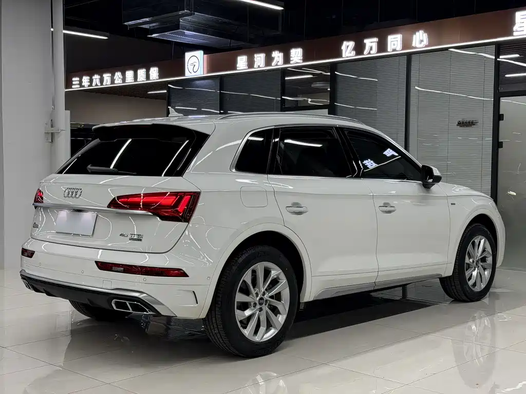 Audi Q5L 2022 — фото 17