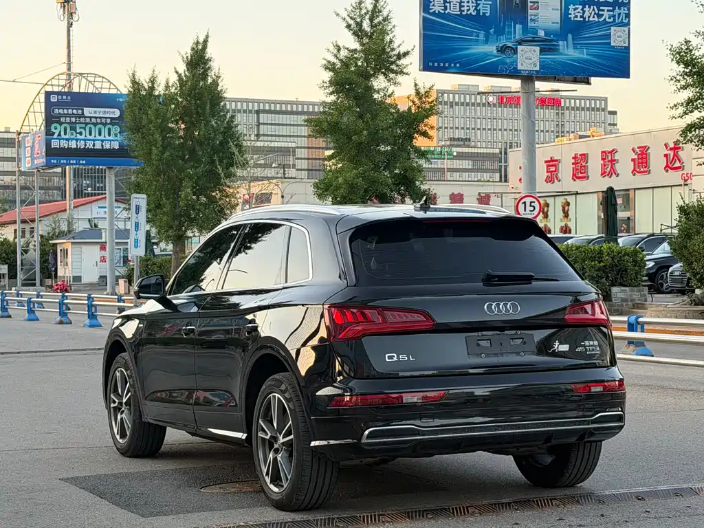 Audi Q5L 2019 — фото 6