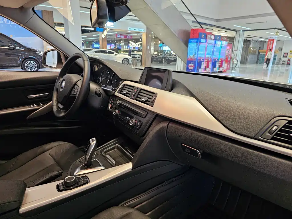 BMW 3 Series 2015 — фото 12