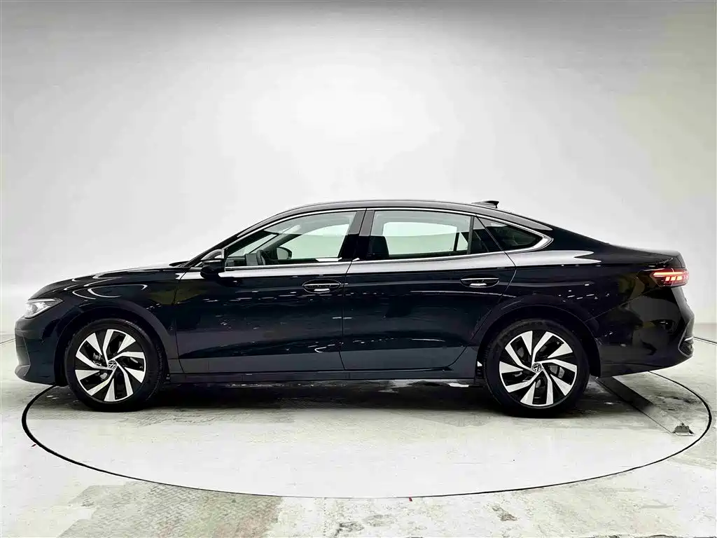 Volkswagen Passat 2025 — фото 21