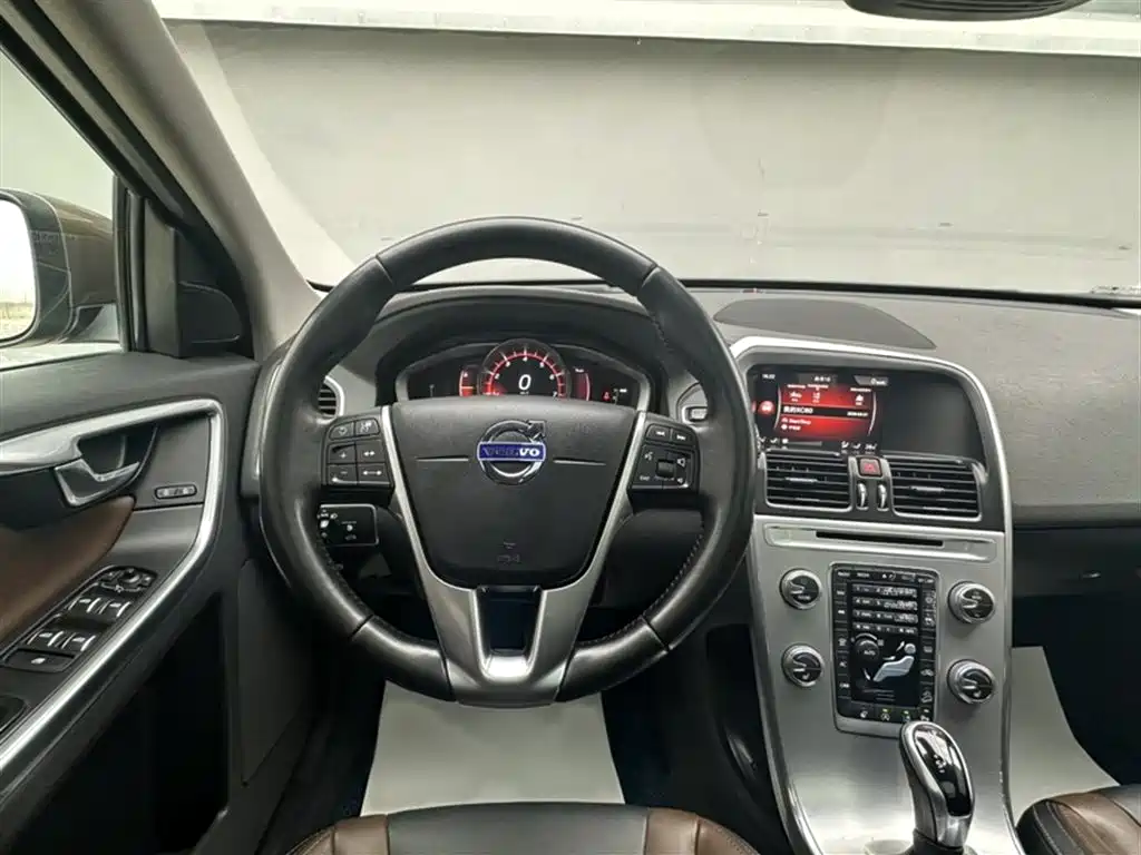 Volvo XC60 2018 — фото 3