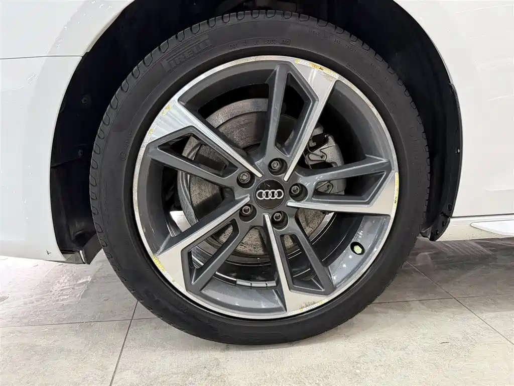 Audi A4L 2022 — фото 11