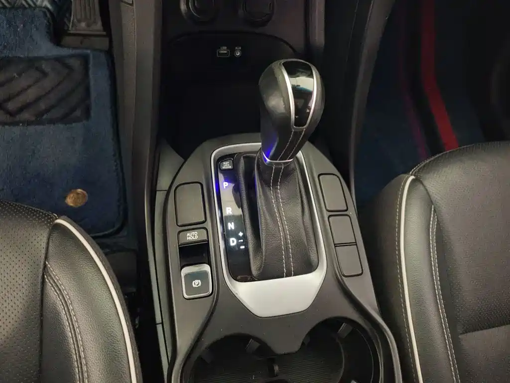Hyundai Santa Fe 2018 — фото 10