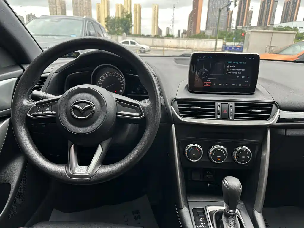 Mazda CX-4 2018 — фото 19