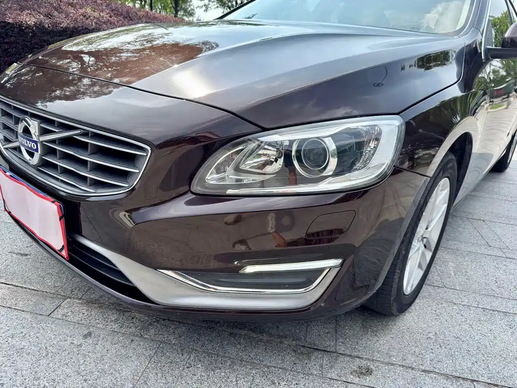 Volvo S60 2018 — фото 21