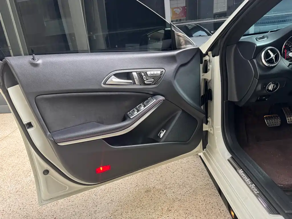 Mercedes-Benz CLA 2018 — фото 38