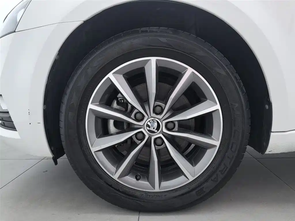 Skoda Octavia 2020 — фото 17