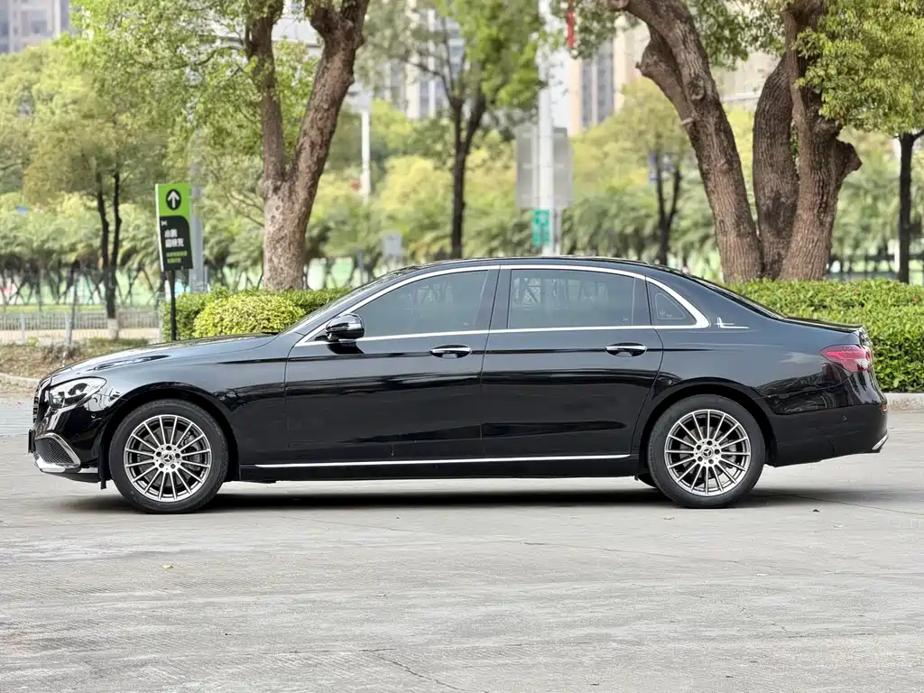 Mercedes-Benz E-Class 2022 — фото 4
