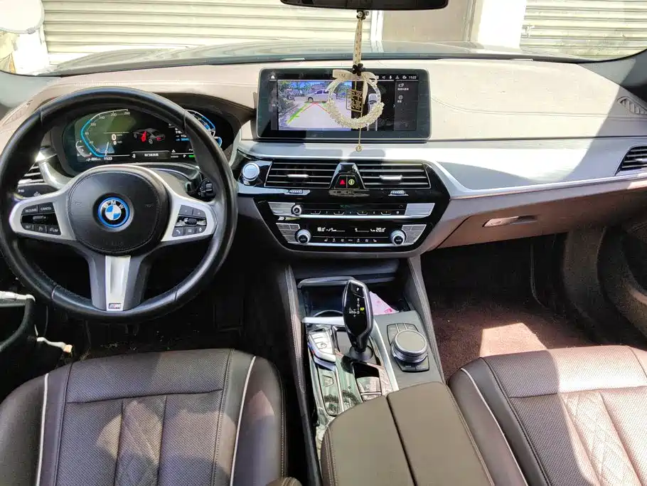 BMW 5 Series New Energy 2022 — фото 12