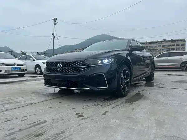 Volkswagen Passat 2023