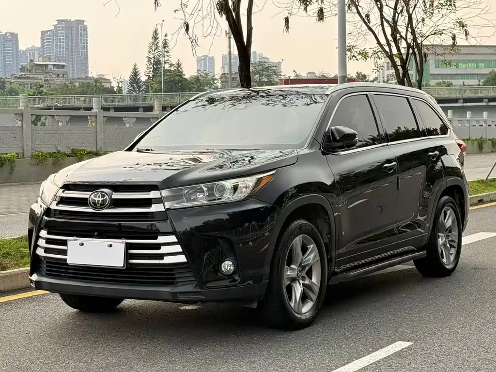 Toyota Highlander 2018 — фото 1