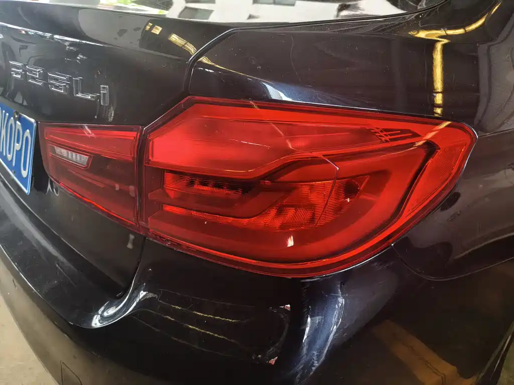 BMW 5 Series 2018 — фото 15