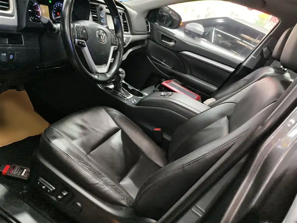 Toyota Highlander 2015 — фото 15