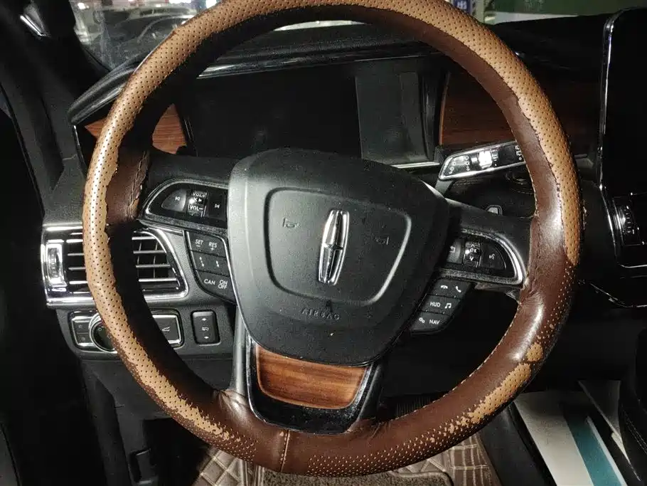 Lincoln Navigator 2019 — фото 15