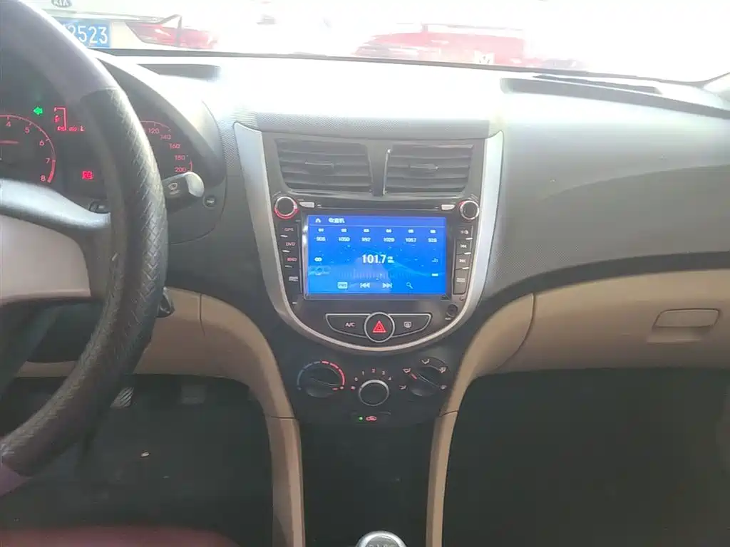 Hyundai Verna 2014 — фото 13