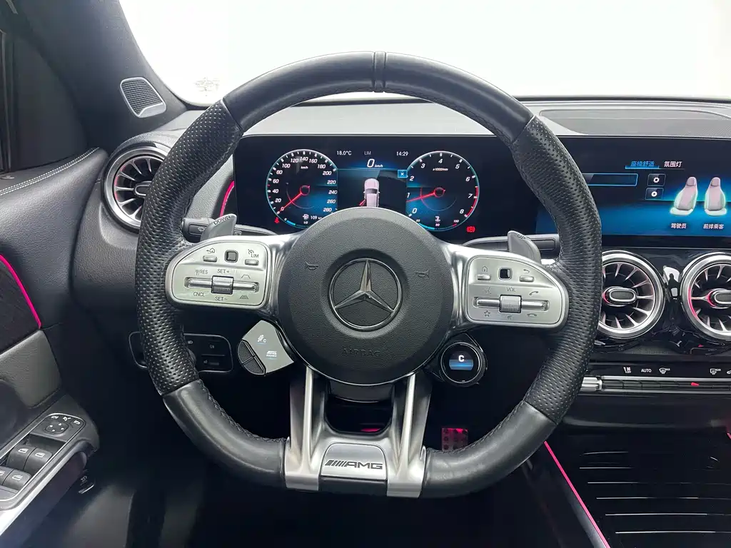 Mercedes-Benz GLB AMG 2022 — фото 12