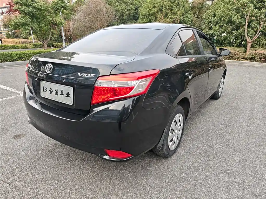 Toyota Vios 2015 — фото 10