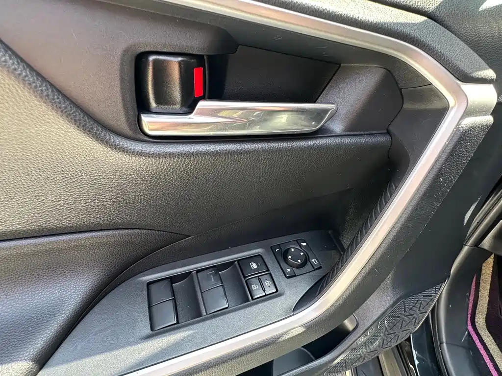 Toyota RAV4 2021 — фото 14