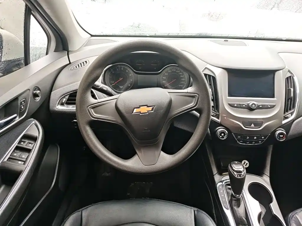 Chevrolet Cruze 2018 — фото 11
